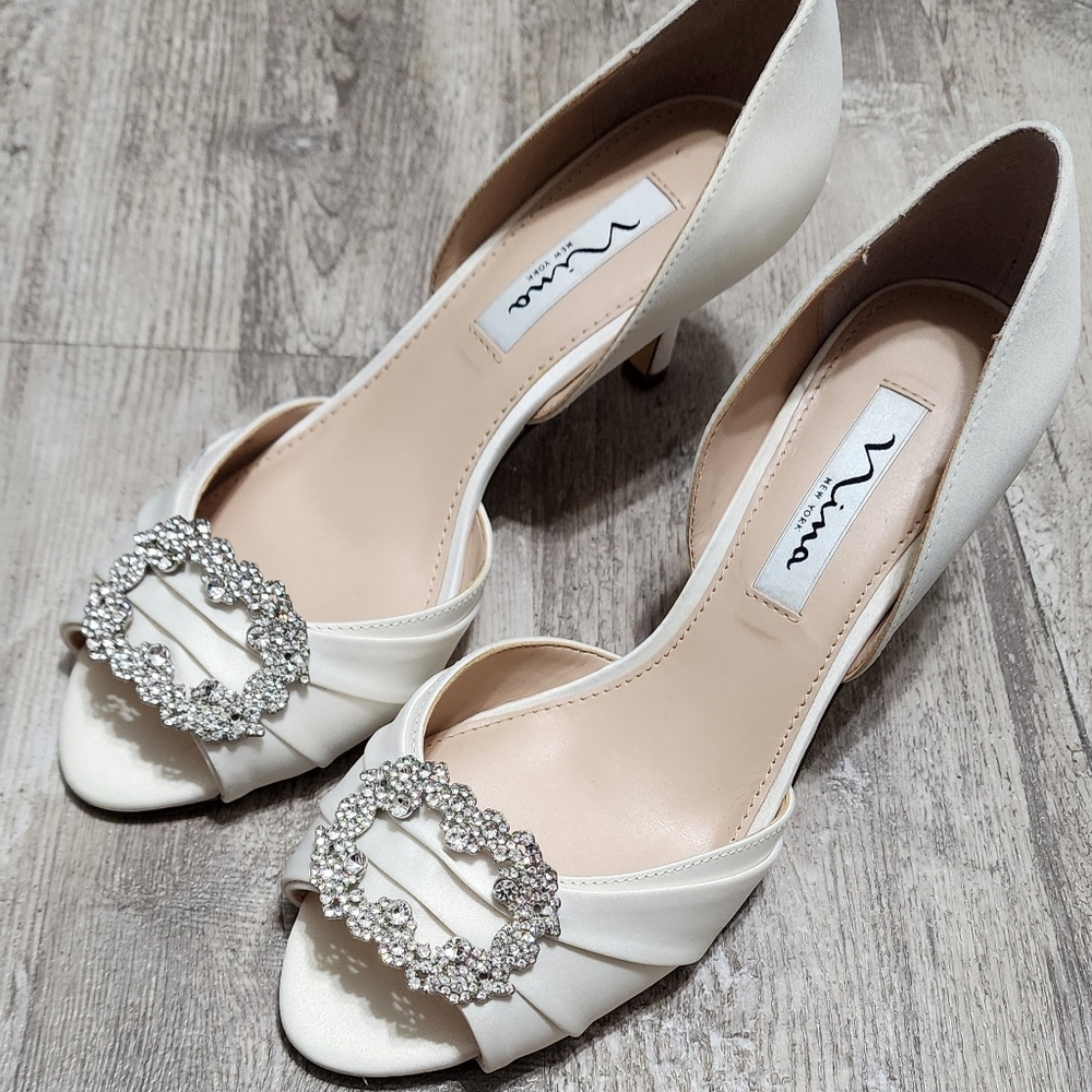 Nina Corrine Ivory Satin MID-HEEL D'ORSAY PUMPS WITH JEWELED BUCKLE Size 8 - Picture 5 of 8